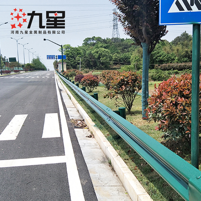 波形護欄是一種常見的防撞設施